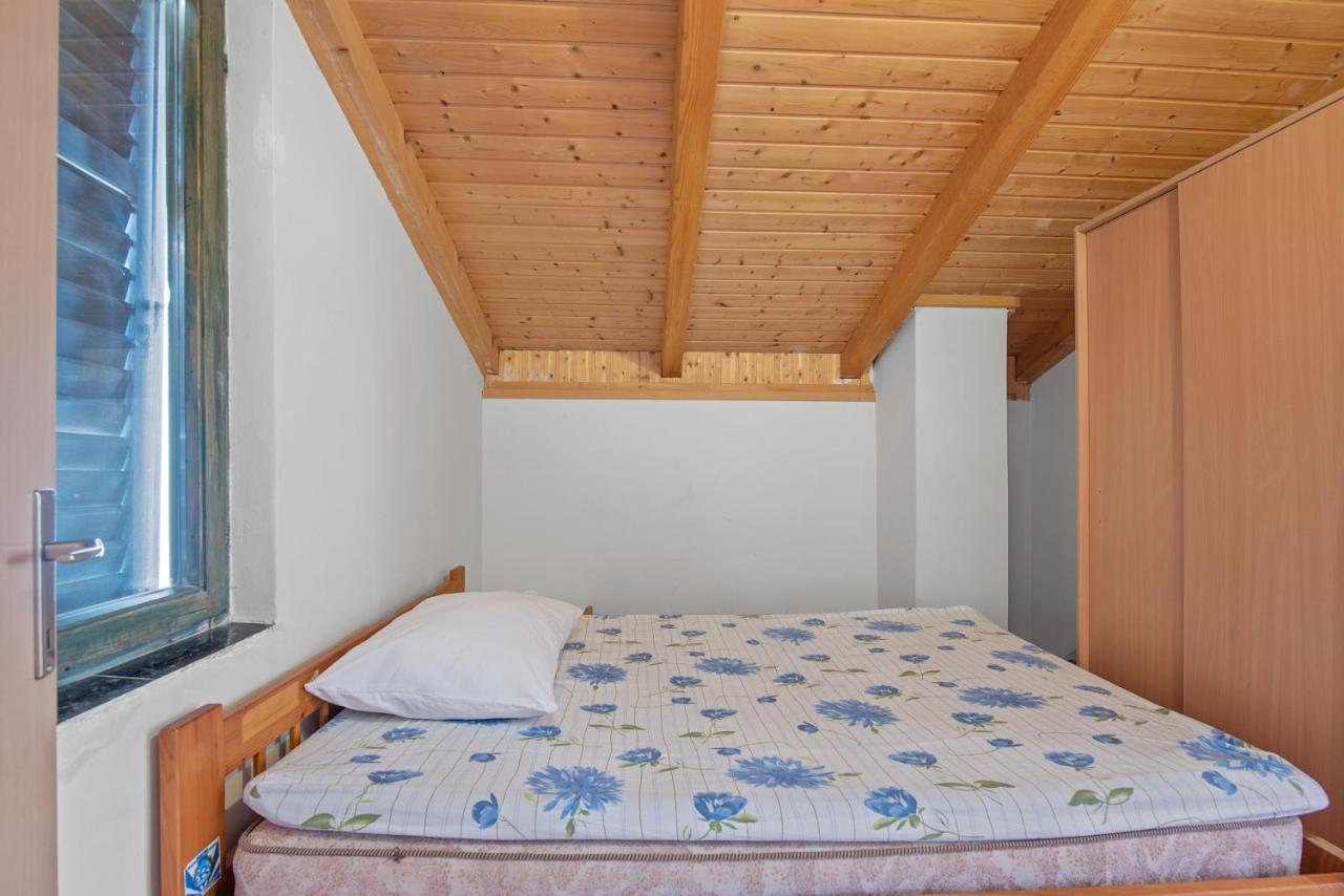 House Mirta Villa Pasman Bagian luar foto